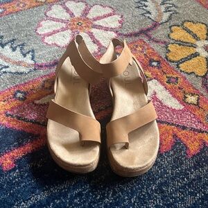 Naturalizer divina sol sandal size 7, comfy platform sandal